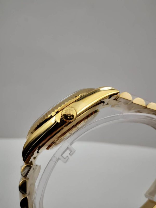 Replica Rolex Day-Date 40 228238 N Yellow Gold Silver Diagonal Dial Luxury 3255 - Image 4