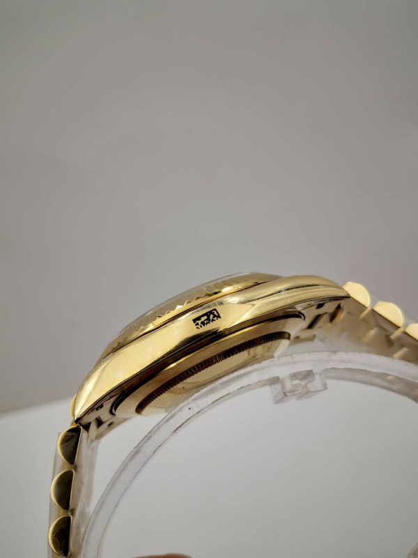 Replica Rolex Day-Date 40 228238 N Yellow Gold Silver Diagonal Dial Luxury 3255 - Image 5