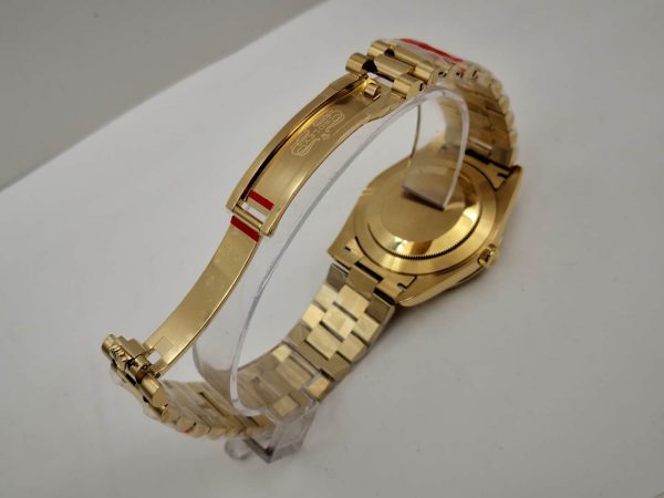 Replica Rolex Day-Date 40 228238 N Yellow Gold Silver Diagonal Dial Luxury 3255 - Image 8