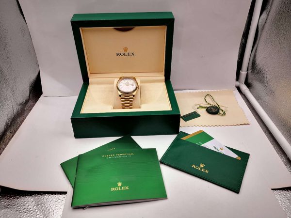 Replica Rolex Day-Date 40 228238 N Yellow Gold Silver Diagonal Dial Luxury 3255 - Image 10